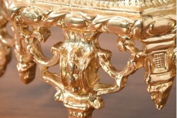 中古　イタリア　高級品!!　真鍮(しんちゅう)製　ロココ調の豪華な装飾が見ごたえ抜群の置き時計(置時計)(定価約11万円)(R-082359)