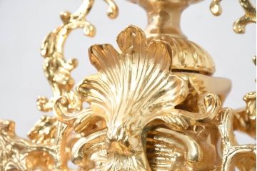 中古　イタリア　高級品!!　真鍮(しんちゅう)製　ロココ調の豪華な装飾が見ごたえ抜群の置き時計(置時計)(定価約11万円)(R-082359)