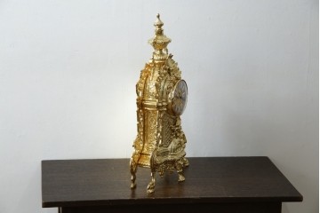 中古　イタリア　高級品!!　真鍮(しんちゅう)製　ロココ調の豪華な装飾が見ごたえ抜群の置き時計　定価約11万円相当　(R-082359)