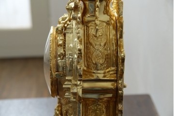 中古　イタリア　高級品!!　真鍮(しんちゅう)製　ロココ調の豪華な装飾が見ごたえ抜群の置き時計　定価約11万円相当　(R-082359)