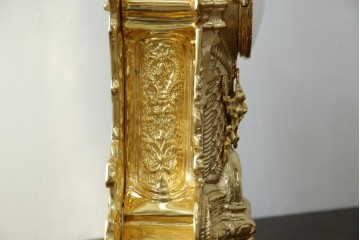 中古　イタリア　高級品!!　真鍮(しんちゅう)製　ロココ調の豪華な装飾が見ごたえ抜群の置き時計　定価約11万円相当　(R-082359)