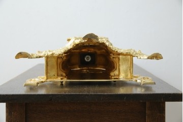 中古　イタリア　高級品!!　真鍮(しんちゅう)製　ロココ調の豪華な装飾が見ごたえ抜群の置き時計　定価約11万円相当　(R-082359)