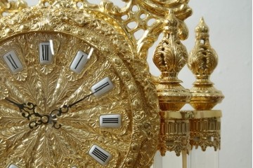 中古　美品　輸入家具専門店イベリア取り扱い　ゴールド×クリスタル×大理石の大きな置き時計　定価約22万円　(R-082360)