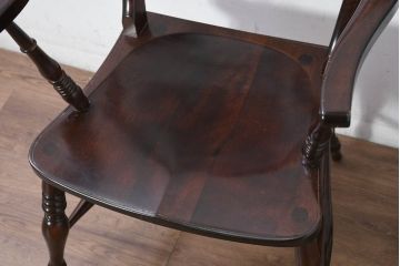 中古　松本民芸家具　B型ワイコムチェア　落ち着いた色味と滑らかな質感が美しいアームチェア2脚セット(板座チェア、ダイニングチェア、椅子、イス、バラ売り可能)(定価2脚で約35万円)(R-082362)