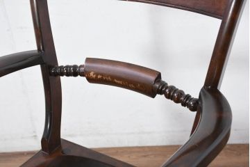 中古　松本民芸家具　B型ワイコムチェア　落ち着いた色味と滑らかな質感が美しいアームチェア2脚セット(板座チェア、ダイニングチェア、椅子、イス、バラ売り可能)(定価2脚で約35万円)(R-082362)