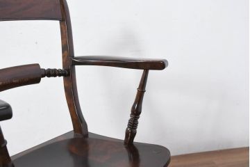 中古　松本民芸家具　B型ワイコムチェア　落ち着いた色味と滑らかな質感が美しいアームチェア2脚セット(板座チェア、ダイニングチェア、椅子、イス、バラ売り可能)(定価2脚で約35万円)(R-082362)