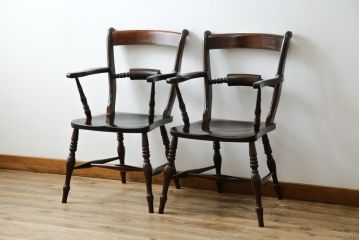 中古　松本民芸家具　B型ワイコムチェア　落ち着いた色味と滑らかな質感が美しいアームチェア2脚セット(板座チェア、ダイニングチェア、椅子、イス、バラ売り可能)(定価2脚で約35万円)(R-082362)
