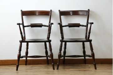 中古　松本民芸家具　B型ワイコムチェア　落ち着いた色味と滑らかな質感が美しいアームチェア2脚セット(板座チェア、ダイニングチェア、椅子、イス、バラ売り可能)(定価2脚で約35万円)(R-082362)