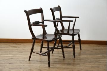 中古　松本民芸家具　B型ワイコムチェア　落ち着いた色味と滑らかな質感が美しいアームチェア2脚セット(板座チェア、ダイニングチェア、椅子、イス、バラ売り可能)(定価2脚で約35万円)(R-082362)