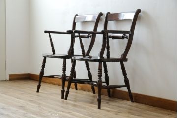 中古　松本民芸家具　B型ワイコムチェア　落ち着いた色味と滑らかな質感が美しいアームチェア2脚セット(板座チェア、ダイニングチェア、椅子、イス、バラ売り可能)(定価2脚で約35万円)(R-082362)