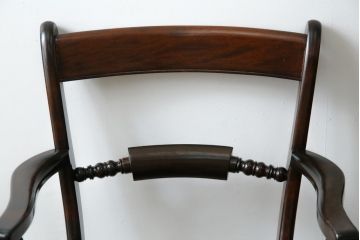 中古　松本民芸家具　B型ワイコムチェア　落ち着いた色味と滑らかな質感が美しいアームチェア2脚セット(板座チェア、ダイニングチェア、椅子、イス、バラ売り可能)(定価2脚で約35万円)(R-082362)