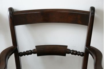 中古　松本民芸家具　B型ワイコムチェア　落ち着いた色味と滑らかな質感が美しいアームチェア2脚セット(板座チェア、ダイニングチェア、椅子、イス、バラ売り可能)(定価2脚で約35万円)(R-082362)
