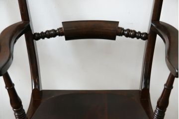 中古　松本民芸家具　B型ワイコムチェア　落ち着いた色味と滑らかな質感が美しいアームチェア2脚セット(板座チェア、ダイニングチェア、椅子、イス、バラ売り可能)(定価2脚で約35万円)(R-082362)