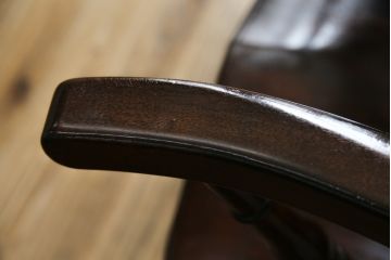 中古　松本民芸家具　B型ワイコムチェア　落ち着いた色味と滑らかな質感が美しいアームチェア2脚セット(板座チェア、ダイニングチェア、椅子、イス、バラ売り可能)(定価2脚で約35万円)(R-082362)