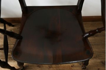 中古　松本民芸家具　B型ワイコムチェア　落ち着いた色味と滑らかな質感が美しいアームチェア2脚セット(板座チェア、ダイニングチェア、椅子、イス、バラ売り可能)(定価2脚で約35万円)(R-082362)