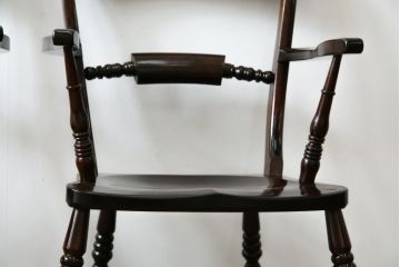 中古　松本民芸家具　B型ワイコムチェア　落ち着いた色味と滑らかな質感が美しいアームチェア2脚セット(板座チェア、ダイニングチェア、椅子、イス、バラ売り可能)(定価2脚で約35万円)(R-082362)