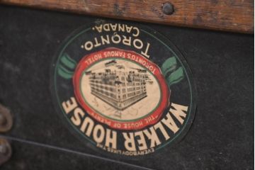 和製アンティーク　大振り　ガラス天板付きのおしゃれな船トランクローテーブル(舟トランク、座卓、センターテーブル、リビングテーブル)(R-082365)