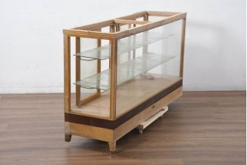 和製アンティーク　美品!!　上手物　レトロな脚付き　楢(ナラ)材　温かみある木枠が魅力的なガラスケース(Gケース、ショーケース、コレクションケース、飾り棚、陳列棚、店舗什器)(R-082367)