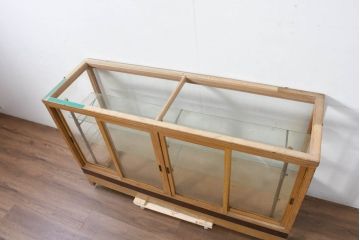 和製アンティーク　美品!!　上手物　レトロな脚付き　楢(ナラ)材　温かみある木枠が魅力的なガラスケース(Gケース、ショーケース、コレクションケース、飾り棚、陳列棚、店舗什器)(R-082367)