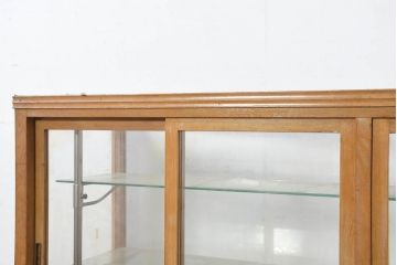 和製アンティーク　美品!!　上手物　レトロな脚付き　楢(ナラ)材　温かみある木枠が魅力的なガラスケース(Gケース、ショーケース、コレクションケース、飾り棚、陳列棚、店舗什器)(R-082367)