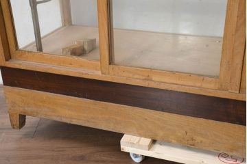 和製アンティーク　美品!!　上手物　レトロな脚付き　楢(ナラ)材　温かみある木枠が魅力的なガラスケース(Gケース、ショーケース、コレクションケース、飾り棚、陳列棚、店舗什器)(R-082367)