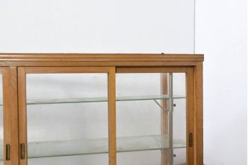 和製アンティーク　美品!!　上手物　レトロな脚付き　楢(ナラ)材　温かみある木枠が魅力的なガラスケース(Gケース、ショーケース、コレクションケース、飾り棚、陳列棚、店舗什器)(R-082367)