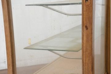 和製アンティーク　美品!!　上手物　レトロな脚付き　楢(ナラ)材　温かみある木枠が魅力的なガラスケース(Gケース、ショーケース、コレクションケース、飾り棚、陳列棚、店舗什器)(R-082367)