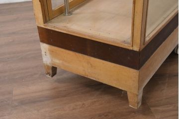 和製アンティーク　美品!!　上手物　レトロな脚付き　楢(ナラ)材　温かみある木枠が魅力的なガラスケース(Gケース、ショーケース、コレクションケース、飾り棚、陳列棚、店舗什器)(R-082367)