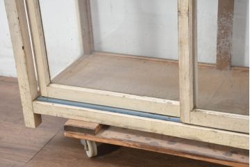 和製アンティーク　ペイント　薄型サイズでお部屋に取り入れやすい木枠ガラスケース(ショーケース、Gケース、ディスプレイケース、コレクションケース、飾り棚、陳列棚、店舗什器)(R-082369)
