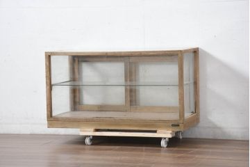 和製アンティーク　昭和レトロ　ナラ(楢)材　卓上　ロータイプ　シンプルなデザインで取り入れやすいガラスケース(ショーケース、ディスプレイケース、コレクションケース、陳列棚、飾り棚、店舗什器)(R-082371)