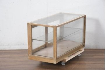 和製アンティーク　昭和レトロ　ナラ(楢)材　卓上　ロータイプ　シンプルなデザインで取り入れやすいガラスケース(ショーケース、ディスプレイケース、コレクションケース、陳列棚、飾り棚、店舗什器)(R-082371)