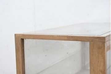 和製アンティーク　昭和レトロ　ナラ(楢)材　卓上　ロータイプ　シンプルなデザインで取り入れやすいガラスケース(ショーケース、ディスプレイケース、コレクションケース、陳列棚、飾り棚、店舗什器)(R-082371)