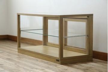 和製アンティーク　昭和レトロ　ナラ(楢)材　卓上　ロータイプ　シンプルなデザインで取り入れやすいガラスケース　(R-082371)