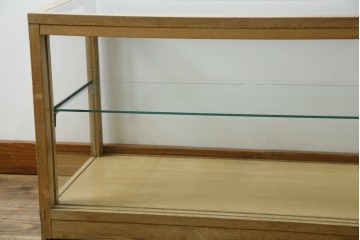 和製アンティーク　昭和レトロ　ナラ(楢)材　卓上　ロータイプ　シンプルなデザインで取り入れやすいガラスケース　(R-082371)