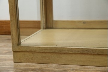 和製アンティーク　昭和レトロ　ナラ(楢)材　卓上　ロータイプ　シンプルなデザインで取り入れやすいガラスケース　(R-082371)