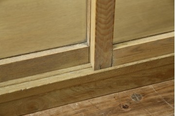 和製アンティーク　昭和レトロ　ナラ(楢)材　卓上　ロータイプ　シンプルなデザインで取り入れやすいガラスケース　(R-082371)