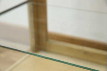 和製アンティーク　昭和レトロ　ナラ(楢)材　卓上　ロータイプ　シンプルなデザインで取り入れやすいガラスケース　(R-082371)