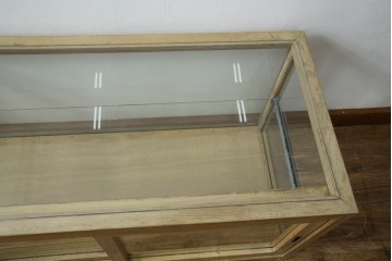 和製アンティーク　昭和レトロ　ナラ(楢)材　卓上　ロータイプ　シンプルなデザインで取り入れやすいガラスケース　(R-082371)