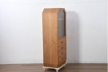和製ビンテージ　希少モデル　オールドカリモク(karimoku)　楢(ナラ)材　北欧デザインが素敵な上質な作りの縦型キャビネット(飾り棚、戸棚、収納棚、カップボード、引き出し、ヴィンテージ)(R-082372)