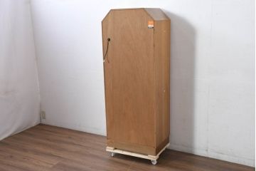 和製ビンテージ　希少モデル　オールドカリモク(karimoku)　楢(ナラ)材　北欧デザインが素敵な上質な作りの縦型キャビネット(飾り棚、戸棚、収納棚、カップボード、引き出し、ヴィンテージ)(R-082372)