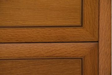 和製ビンテージ　希少モデル　オールドカリモク(karimoku)　楢(ナラ)材　北欧デザインが素敵な上質な作りの縦型キャビネット(飾り棚、戸棚、収納棚、カップボード、引き出し、ヴィンテージ)(R-082372)