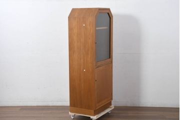 和製ビンテージ　希少モデル　オールドカリモク(karimoku)　楢(ナラ)材　北欧デザインが素敵な上質な作りの縦型キャビネット(飾り棚、戸棚、収納棚、カップボード、引き出し、ヴィンテージ)(R-082373)