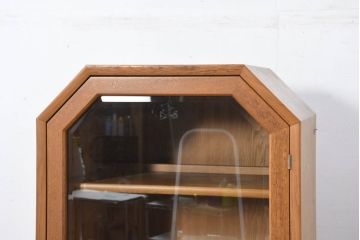 和製ビンテージ　希少モデル　オールドカリモク(karimoku)　楢(ナラ)材　北欧デザインが素敵な上質な作りの縦型キャビネット(飾り棚、戸棚、収納棚、カップボード、引き出し、ヴィンテージ)(R-082373)