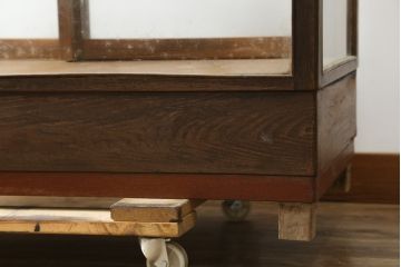 和製アンティーク　楢(ナラ)材　木枠　レトロな雰囲気のガラスケース(Gケース、ショーケース、ディスプレイケース、コレクションケース、飾り棚、陳列棚、収納棚、店舗什器)(R-082376)