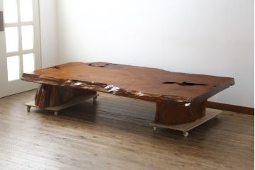 中古　高級品　超激レア品　認定銘木屋久杉　瘤杢(こぶもく)　価値ある逸品!　屋久杉としてこれ以上ない規格の一枚!!　希少な屋久杉の一枚板を贅沢に使用した座卓　定価約900万円相当　(R-082378)