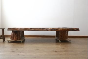 中古　高級品　超激レア品　認定銘木屋久杉　瘤杢(こぶもく)　価値ある逸品!　屋久杉としてこれ以上ない規格の一枚!!　希少な屋久杉の一枚板を贅沢に使用した座卓　定価約900万円相当　(R-082378)