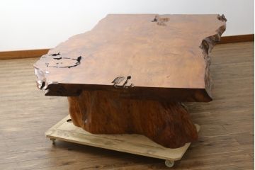 中古　高級品　超激レア品　認定銘木屋久杉　瘤杢(こぶもく)　価値ある逸品!　屋久杉としてこれ以上ない規格の一枚!!　希少な屋久杉の一枚板を贅沢に使用した座卓　定価約900万円相当　(R-082378)