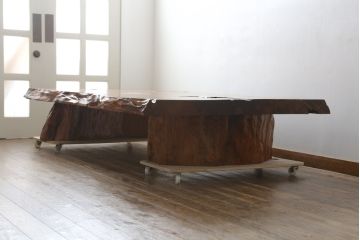 中古　高級品　超激レア品　認定銘木屋久杉　瘤杢(こぶもく)　価値ある逸品!　屋久杉としてこれ以上ない規格の一枚!!　希少な屋久杉の一枚板を贅沢に使用した座卓　定価約900万円相当　(R-082378)