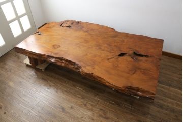 中古　高級品　超激レア品　認定銘木屋久杉　瘤杢(こぶもく)　価値ある逸品!　屋久杉としてこれ以上ない規格の一枚!!　希少な屋久杉の一枚板を贅沢に使用した座卓　定価約900万円相当　(R-082378)