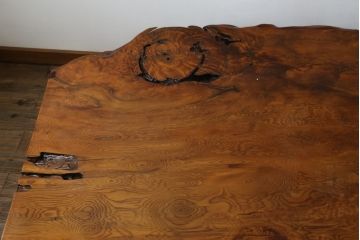 中古　高級品　超激レア品　認定銘木屋久杉　瘤杢(こぶもく)　価値ある逸品!　屋久杉としてこれ以上ない規格の一枚!!　希少な屋久杉の一枚板を贅沢に使用した座卓　定価約900万円相当　(R-082378)
